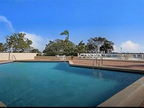 3rd image of 5600 N Flagler Dr APT 1402