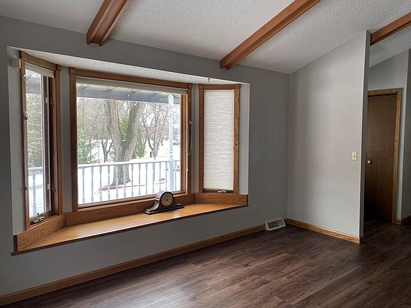 3rd image of 1575 37th St SE