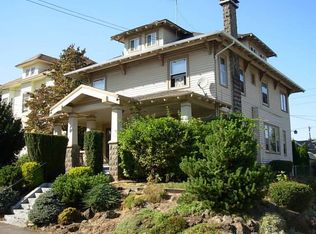 2437 NE Halsey St APT B, Portland, OR 97232