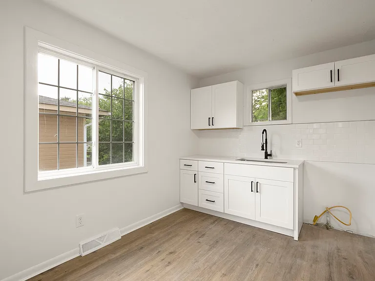 512 Maier Dr — Photo 8
