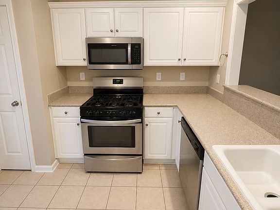 3rd image of 9901 Woodland Bend Dr