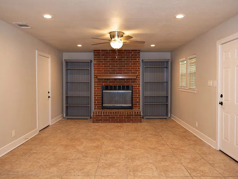 231 N Guilford Dr — Photo 6