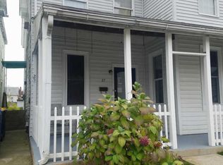 27 S Robeson St, Robesonia, PA 19551