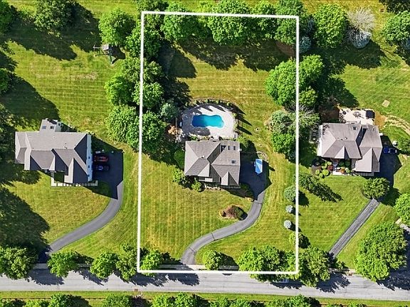 2nd image of 29 Old Schoolhouse Rd