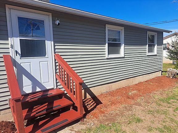 2nd image of 1693 Drake Rd