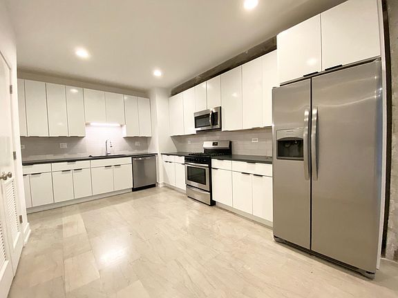2nd image of 4601 N Paulina St #101