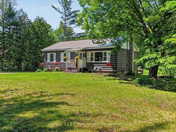 2nd image of 1020 Rosseau Lake 1 Rd #1