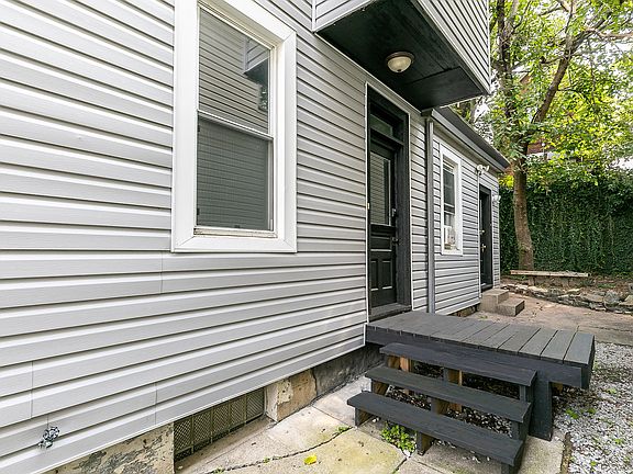 4th image of 2346 Flora St