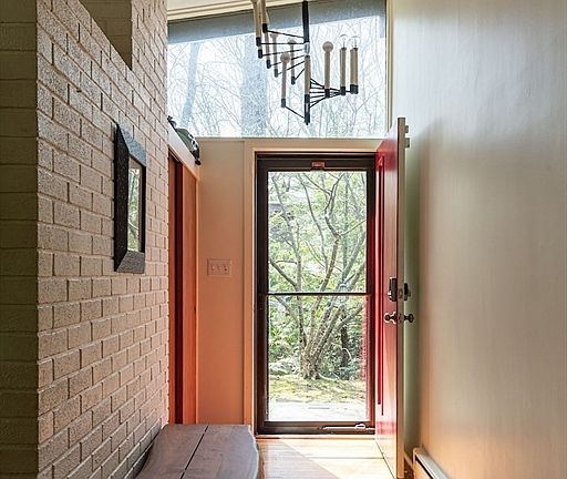 4th image of 42 Peacock Farm Rd