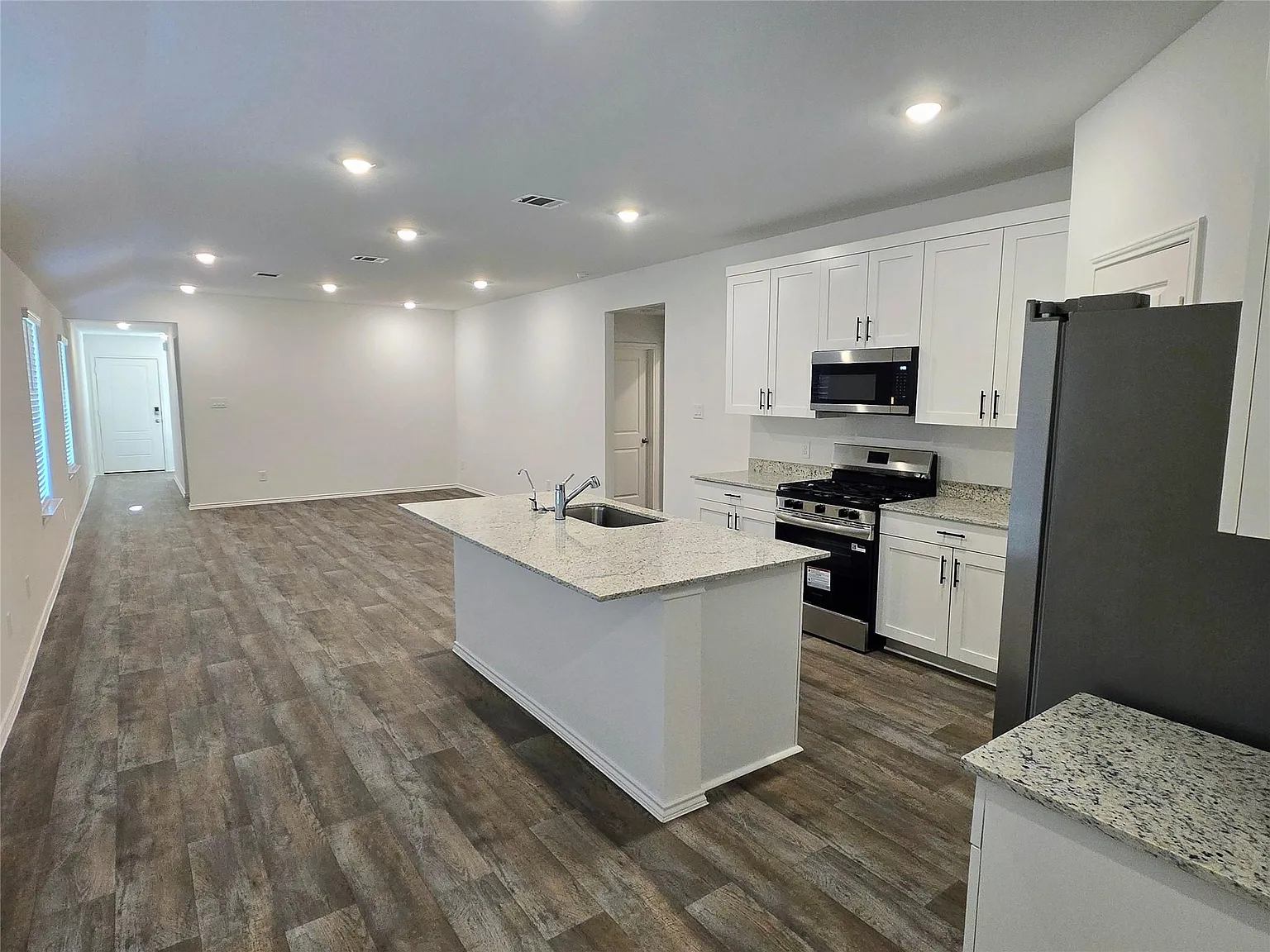 3 bed, 2.0 bath, 1535 sqft, $2,050 — Photo 4