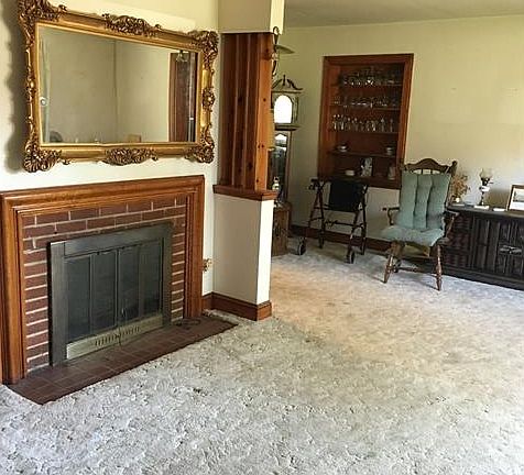 2nd image of 1009 Dixon Dr