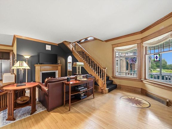 4th image of 324 St Clair AVENUE