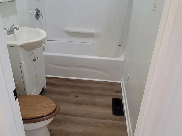 454 4th St, Henderson, TN 38340