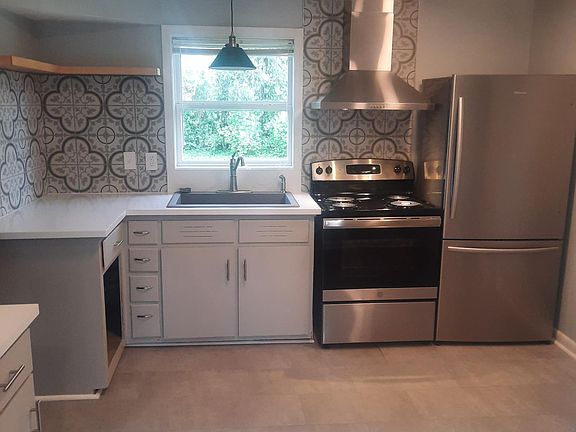 2nd image of 106 Collins Ct