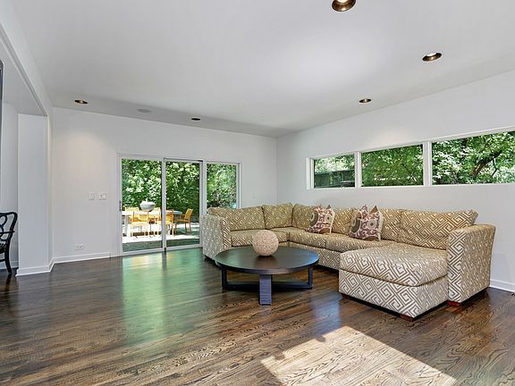 4th image of 926 Forestway Dr