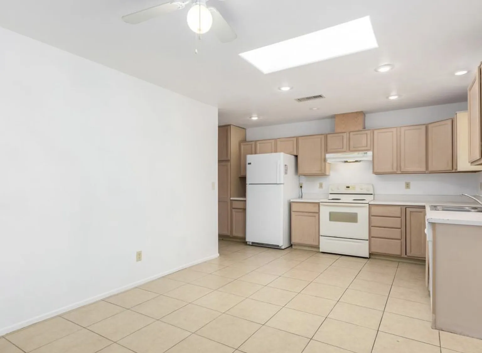 4 bed, 1764 sqft, $2,480 — Photo 3