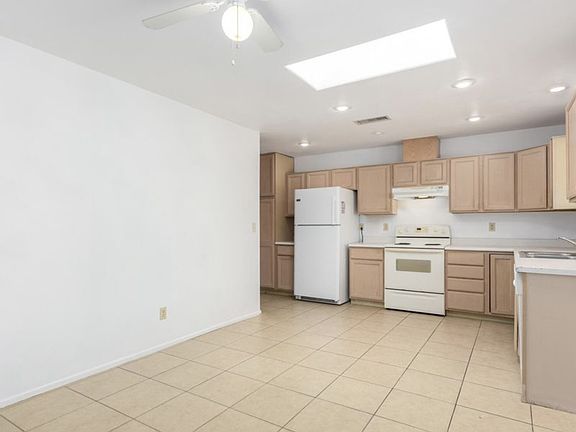 3rd image of 2118 E Carson Dr