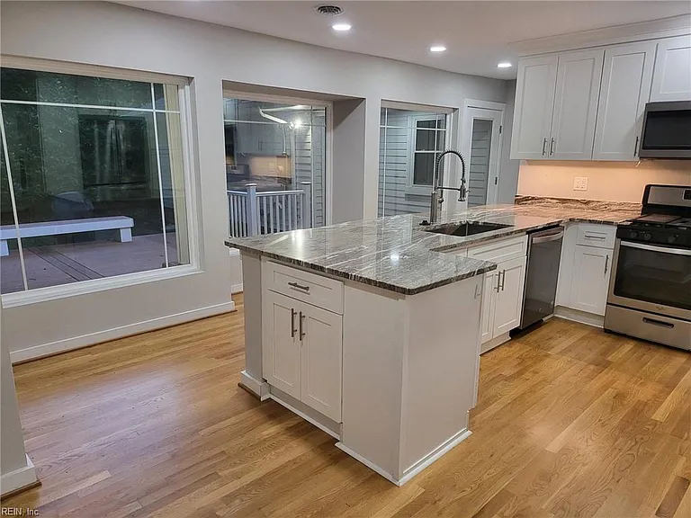 1 Sir Francis Wyatt Pl — Photo 15