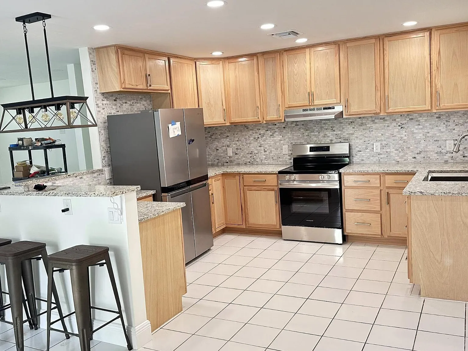 3 bed, 2.0 bath, 1232 sqft, $2,375 — Photo 2