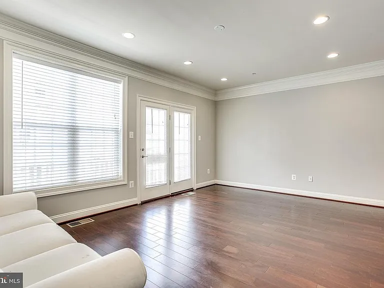 446 Whetstone Glen St — Photo 13