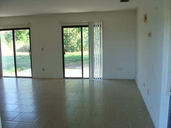 2nd image of 290 SE Crosspoint Dr