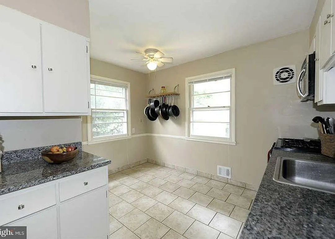 3 bed, 2200 sqft, $2,000 — Photo 3
