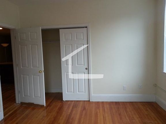 3rd image of 62 Egmont St APT 06