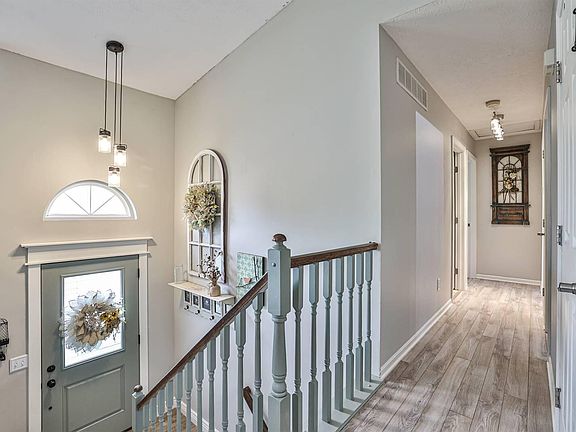 4th image of 2584 Berwood Ln