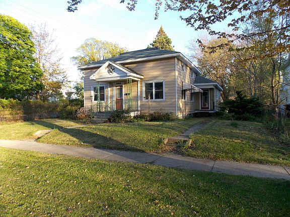 3rd image of 724 E Foster St