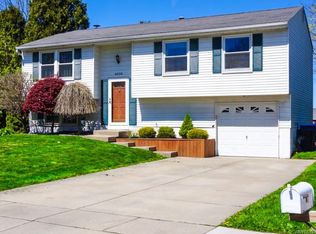 6838 Minuteman Trl, Derby, NY 14047