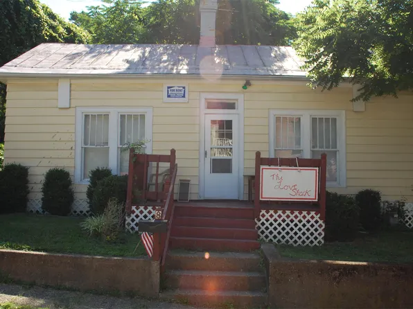 8 Foster Pl, Athens, OH 45701