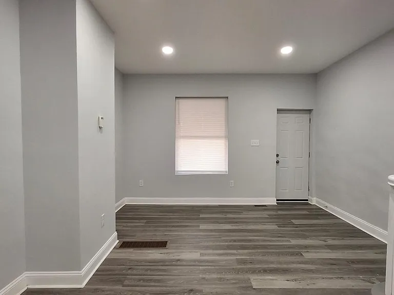 2040 Dennie St — Photo 10
