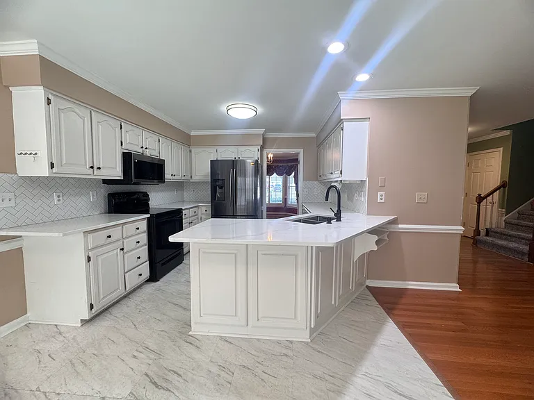 801 Driftwood Dr — Photo 10