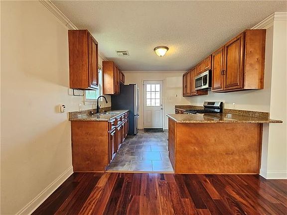 3rd image of 5745 Cameron Blvd