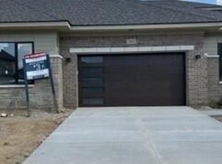 7491 Gramercy Cir #11, West Bloomfield, MI