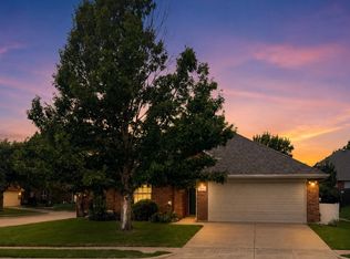 514 Renee Dr, Euless, TX 76040