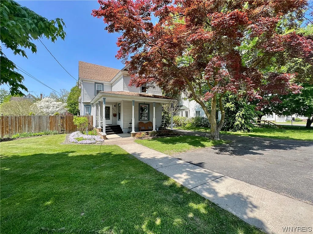 2654 Main St photo 1
