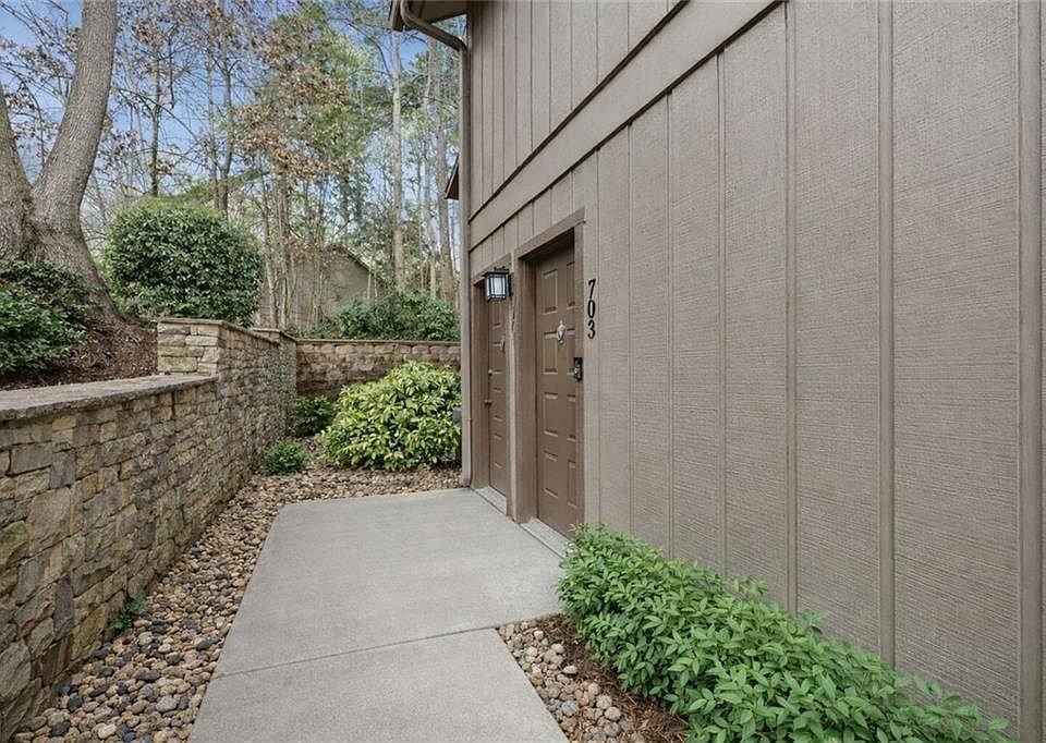 1st image of 703 Cumberland Ct SE