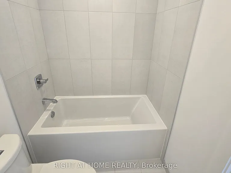 60 Central Park Dr #1007 — Photo 21