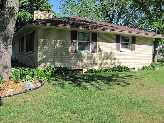 3rd image of 100 E 32nd St