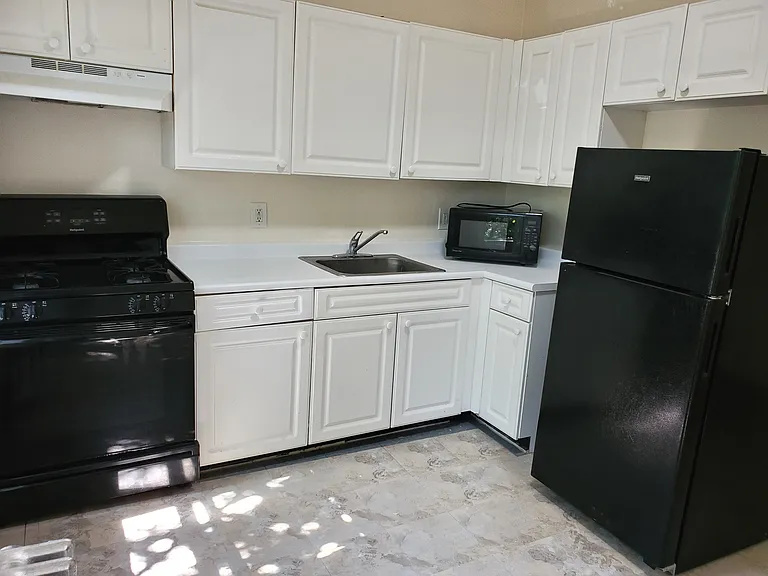 33 Storms Ave #33E — Photo 1