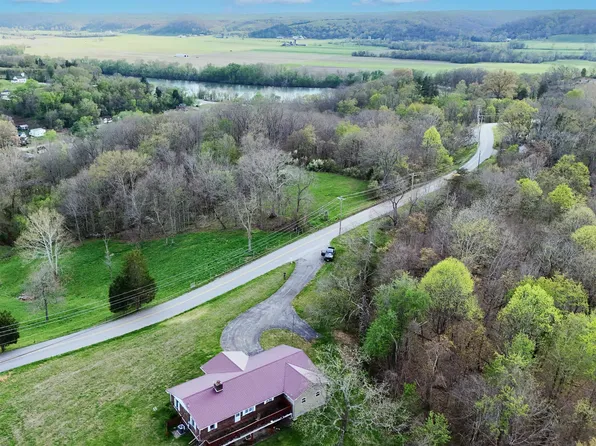 891 Leon Baden Rd, Leon, WV 25123