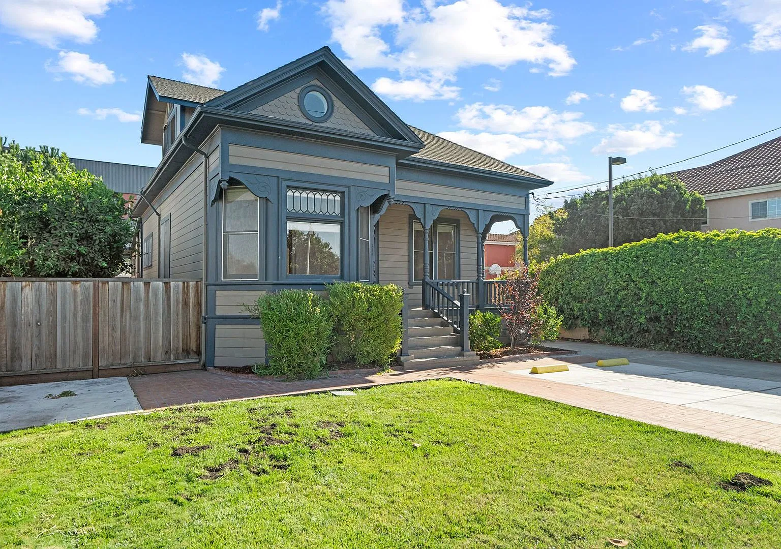 3-Unit Home 7 minute walk to Santa Clara University, Across from Caltrain - SCU — Photo 3