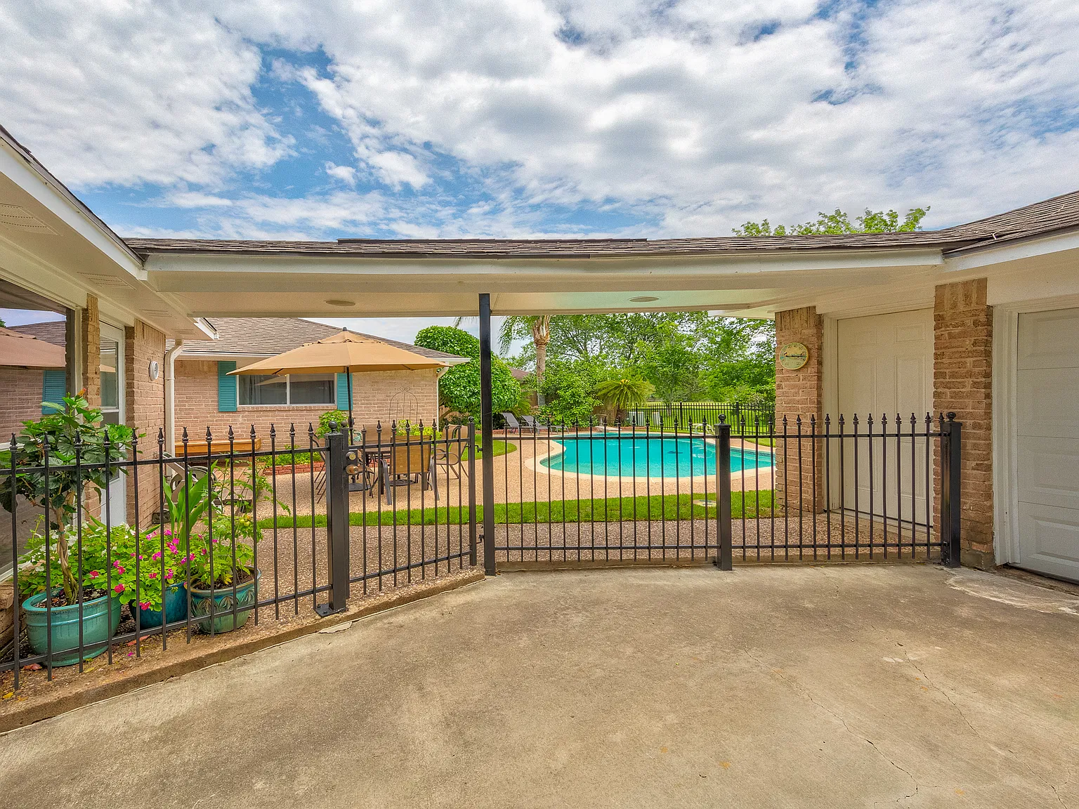 3 bed, 2000 sqft, $2,195 — Photo 3
