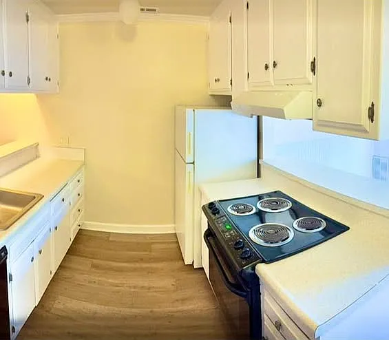 Montecito Apartments — Photo 1