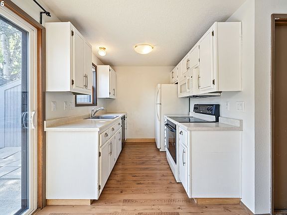 4th image of 7945 SW Fanno Creek Dr APT 3