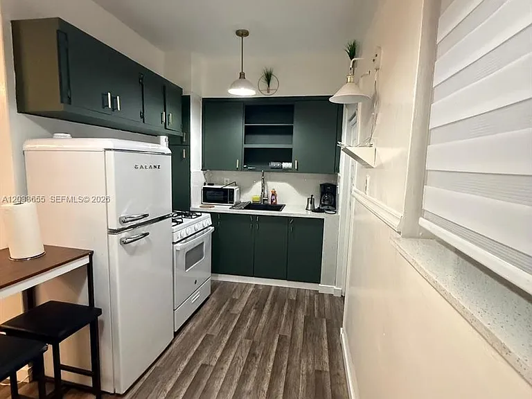 8420 Byron Ave #6 — Photo 6