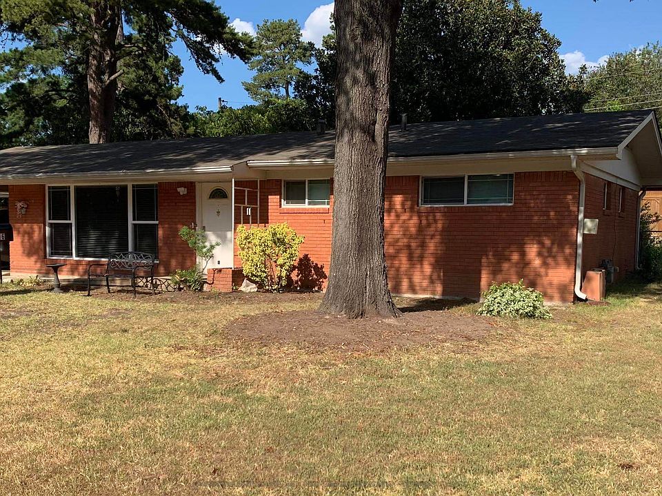 1st image of 16 Stanford Dr