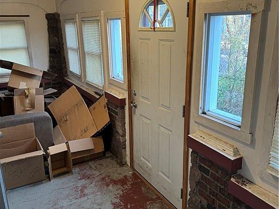 4th image of 2241 Caledonia St