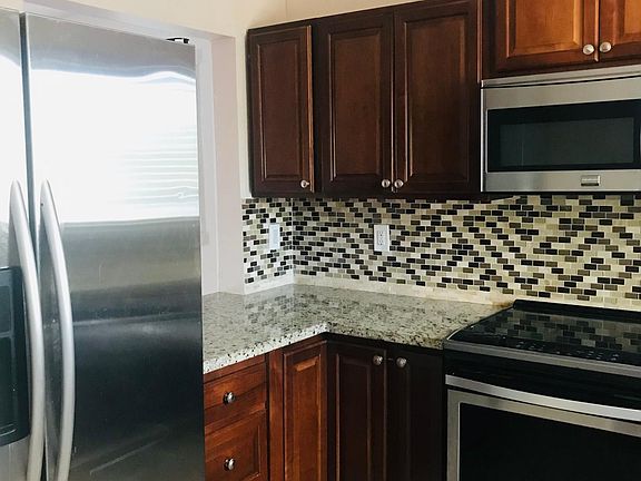 4th image of 140 NW South River Dr #408
